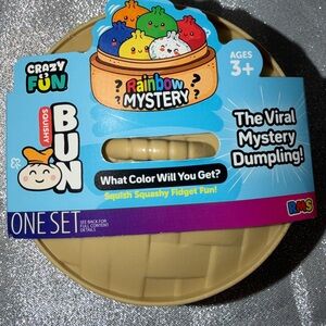 (1) Crazy Fun Rainbow Mystery Squishy Bun Dumpling - Holographic Ribbon Series